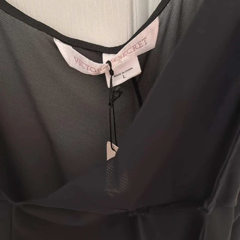 NWT Victoria Secret Camisole SZ L W/oversized print hanger - Picture 2 of 4